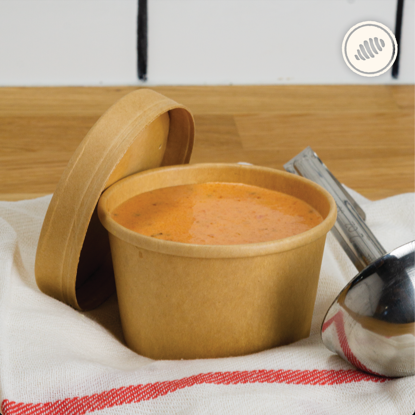 Salsa cremosa tradicional de tomates y albahaca. Bowl para dos platos - 8oz. Ideal para acompañar nuestras pastas frescas congelada, de rápida cocción; homemade style, hechas a mano, con huevos, lácteos, semolina y harina de trigo (unbleached y libre de bromato). Delivery Area Metro: San Juan, Guaynabo, Carolina, Bayamón, Trujillo Alto, Toa Baja, Toa Alta, Dorado. Club de Pasta - Della Rocca