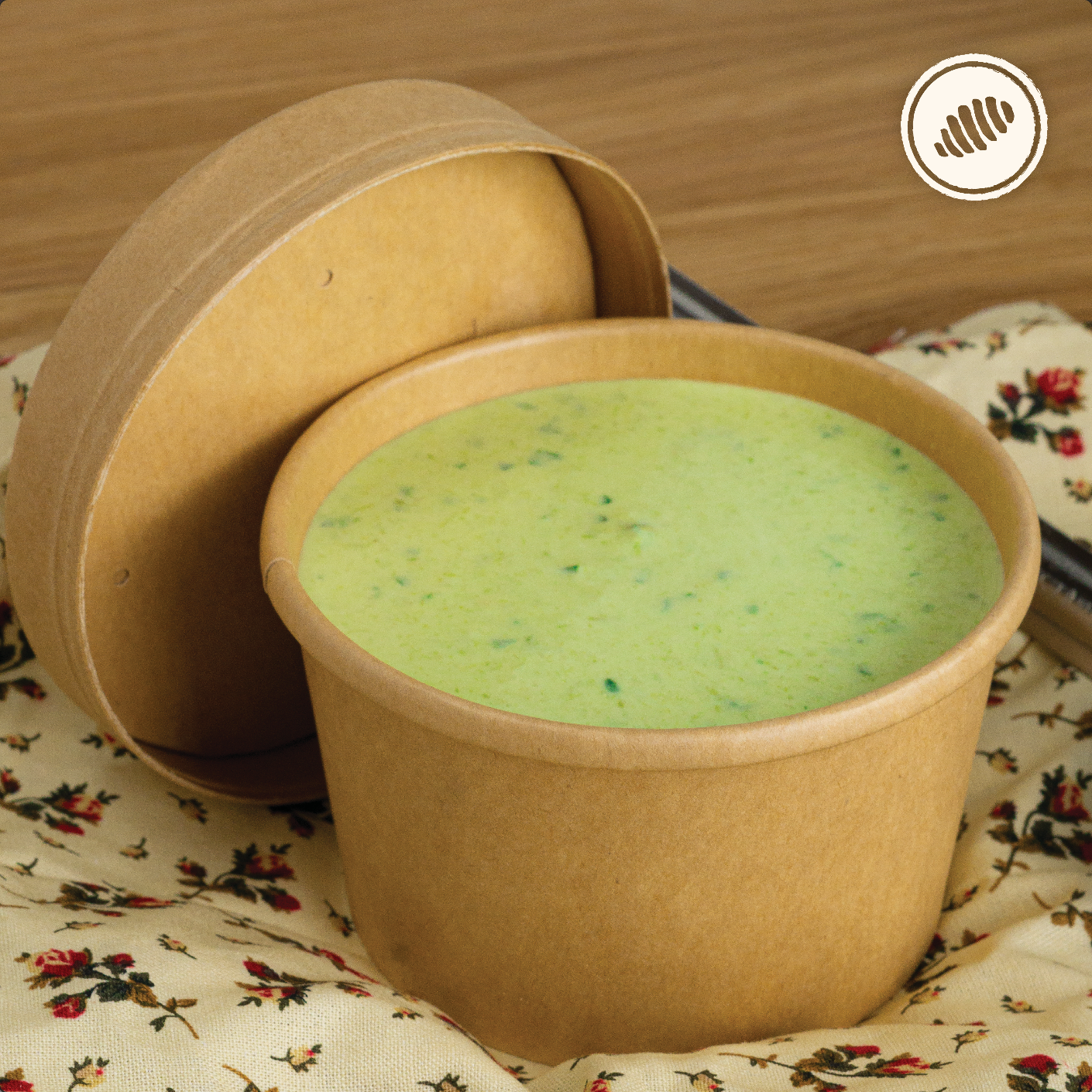 Salsa Cremosa de pesto tradicional de albahaca fresca y nueces de estación. Bowl para dos platos - 8oz. Ideal para acompañar nuestras pastas frescas congelada, de rápida cocción; homemade style, hechas a mano, con huevos, lácteos, semolina y harina de trigo (unbleached y libre de bromato). Club de Pasta - Della Rocca Delivery Area Metro: San Juan, Guaynabo, Carolina, Bayamón, Trujillo Alto, Toa Baja, Toa Alta, Dorado.