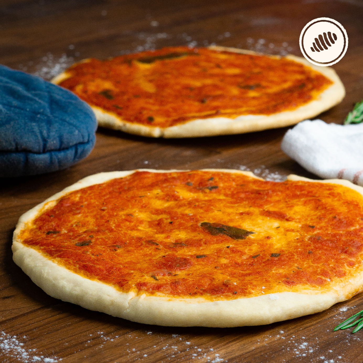 Masa de pizza fina, con salsa marinara, pre horneada; tres unidades, tamaño personal 8 pulgadas. Para cocinar en casa. Hechas a mano, con harina de trigo (unbleached y libre de bromato). Delivery Area Metro: San Juan, Guaynabo, Carolina, Bayamón, Trujillo Alto, Toa Baja, Toa Alta, Dorado.