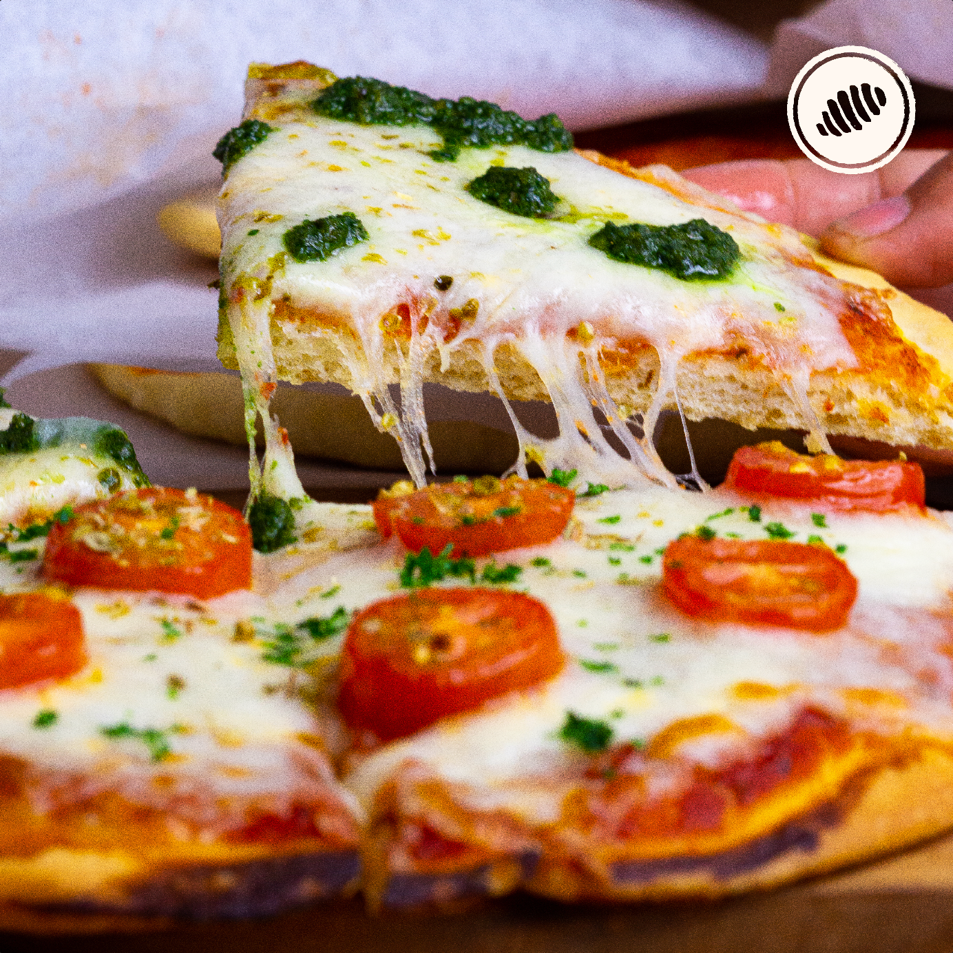 Masa de pizza fina, con salsa marinara, pre horneada; tres unidades, tamaño personal 8 pulgadas. Para cocinar en casa. Hechas a mano, con harina de trigo (unbleached y libre de bromato). Delivery Area Metro: San Juan, Guaynabo, Carolina, Bayamón, Trujillo Alto, Toa Baja, Toa Alta, Dorado.