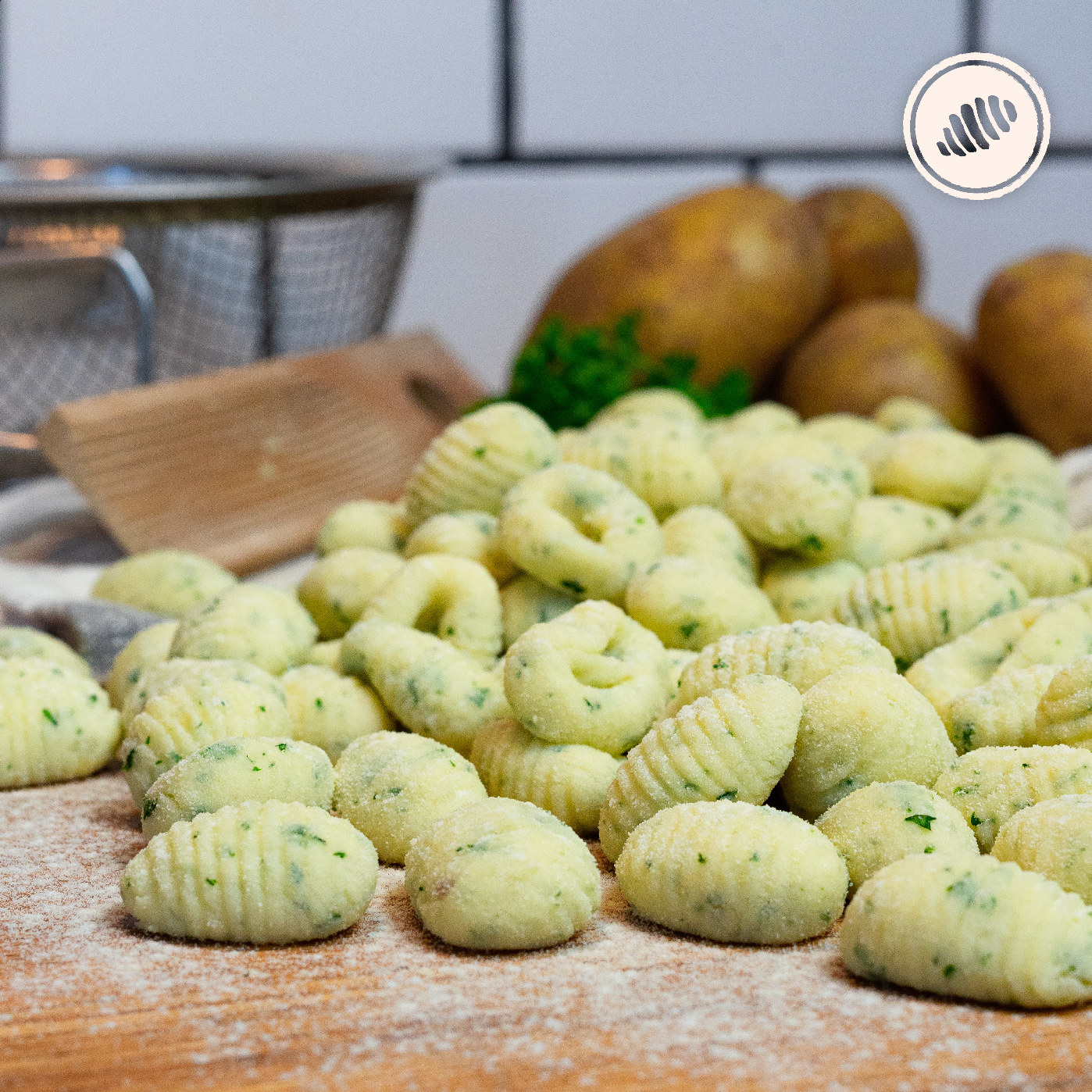 ñoqui, gnocchi, gnudi, Masa de papas y perejil. Caja para dos - 1 Lb. Para cocinar en casa.  Pasta fresca congelada, de rápida cocción; hechas a mano, con huevos, lácteos y harina de trigo 00.  Delivery Area Metro: San Juan, Guaynabo, Carolina, Bayamón, Trujillo Alto, Toa Baja, Toa Alta, Dorado.  Club de Pasta - Della Rocca