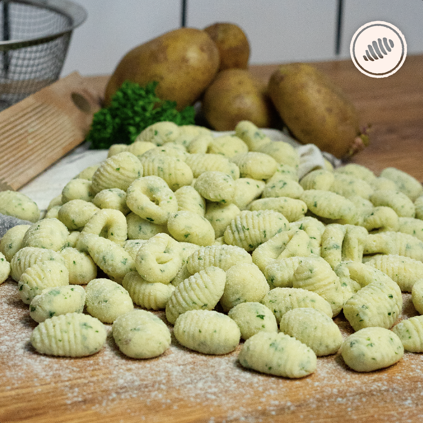 ñoqui, gnocchi, gnudi, Masa de papas y perejil. Caja para dos - 1 Lb. Para cocinar en casa.  Pasta fresca congelada, de rápida cocción; hechas a mano, con huevos, lácteos y harina de trigo 00.  Delivery Area Metro: San Juan, Guaynabo, Carolina, Bayamón, Trujillo Alto, Toa Baja, Toa Alta, Dorado.  Club de Pasta - Della Rocca